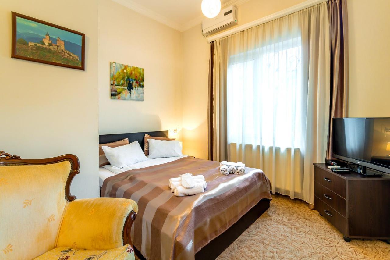 V Park Hotel Tbilisi ภายนอก รูปภาพ