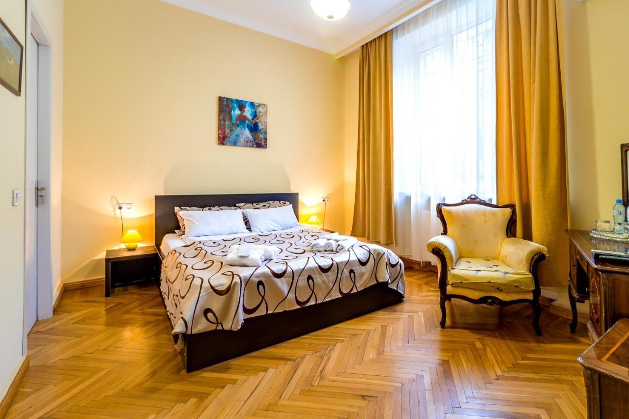 V Park Hotel Tbilisi ภายนอก รูปภาพ
